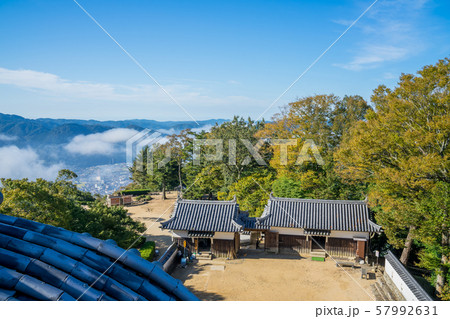 備中松山城から見る雲海 備中松山城から見る雲海 57992631