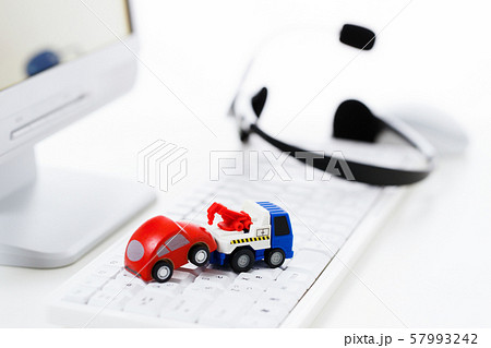 レンタカー　自動車　車　ロードサービス　パソコン 57993242