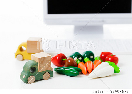 スーパー　買い物　野菜　生鮮食品　食料品 57993677