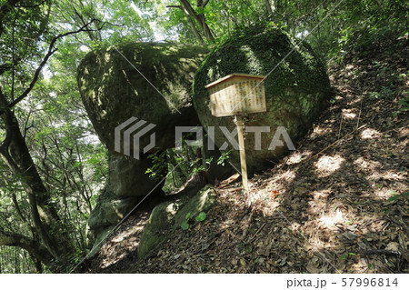 神籠石（鹿児島県日置市吹上町湯之浦）　しんごいし 57996814