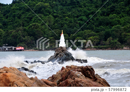 Chedi Ban Hua Laem  There is a wooden bridge that 57996872