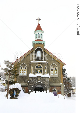 雪のカトリック小樽教会富岡聖堂 57997591