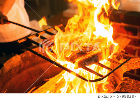 鰹の藁焼きタタキ 鰹の藁焼きタタキ 57998287