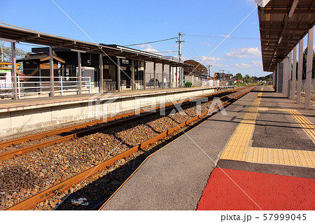 構内踏切から見た烏山線大金駅のホーム 構内踏切から見た烏山線大金駅のホーム 57999045