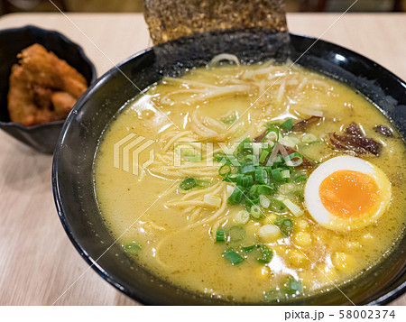Japanese food : Tonkotsu Ramen Japanese food : Tonkotsu Ramen 58002374