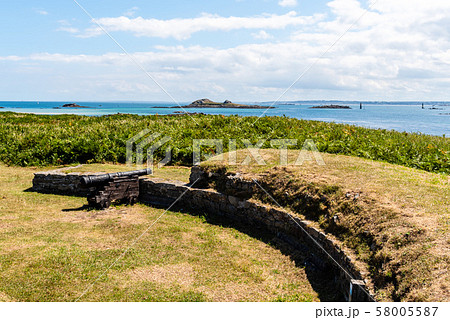 Old fortress in the Island of Batz in summer 58005587