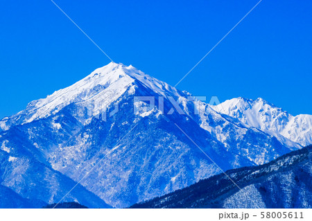 中山高原から望む冬の蓮華岳・スバリ岳 58005611