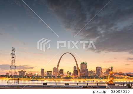 St. Louis, Missouri, USA downtown cityscape 58007019