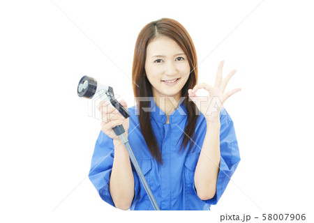 笑顔の女性労働者 58007906