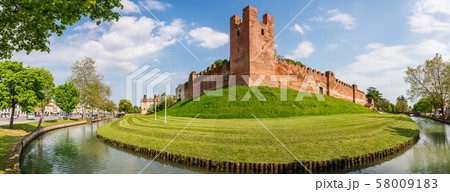 The walls of Castelfranco Veneto 58009183