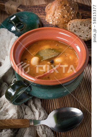 Bean in tomato sauce. Bean in tomato sauce. 58015377