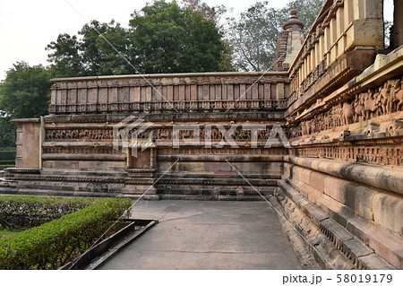 インドのカジュラーホー 世界遺産のカジュラーホー寺院 美しい彫刻の建築物 インドのカジュラーホー 世界遺産のカジュラーホー寺院 美しい彫刻の建築物 58019179