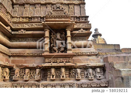 インドのカジュラーホー 世界遺産のカジュラーホー寺院 美しい彫刻の建築物 インドのカジュラーホー 世界遺産のカジュラーホー寺院 美しい彫刻の建築物 58019211