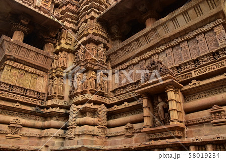 インドのカジュラーホー 世界遺産のカジュラーホー寺院 美しい彫刻の建築物 インドのカジュラーホー 世界遺産のカジュラーホー寺院 美しい彫刻の建築物 58019234