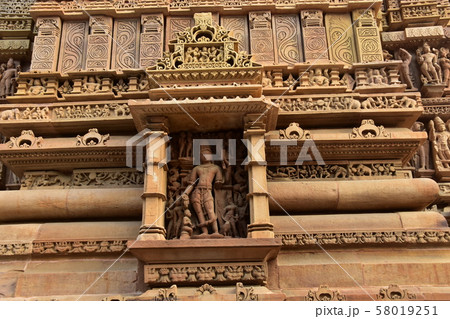 インドのカジュラーホー 世界遺産のカジュラーホー寺院 美しい彫刻の建築物 インドのカジュラーホー 世界遺産のカジュラーホー寺院 美しい彫刻の建築物 58019251