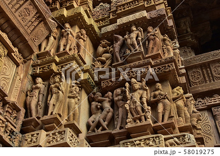 インドのカジュラーホー 世界遺産のカジュラーホー寺院 美しい彫刻の建築物 インドのカジュラーホー 世界遺産のカジュラーホー寺院 美しい彫刻の建築物 58019275