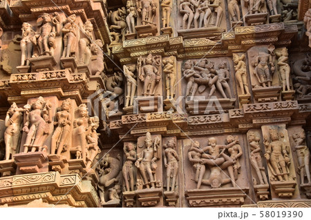 インドのカジュラーホー 世界遺産のカジュラーホー寺院 美しい彫刻の建築物 インドのカジュラーホー 世界遺産のカジュラーホー寺院 美しい彫刻の建築物 58019390