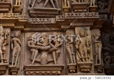 インドのカジュラーホー 世界遺産のカジュラーホー寺院 美しい彫刻の建築物 インドのカジュラーホー 世界遺産のカジュラーホー寺院 美しい彫刻の建築物 58019392