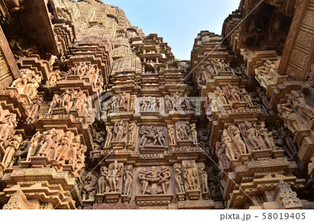 インドのカジュラーホー 世界遺産のカジュラーホー寺院 美しい彫刻の建築物 インドのカジュラーホー 世界遺産のカジュラーホー寺院 美しい彫刻の建築物 58019405