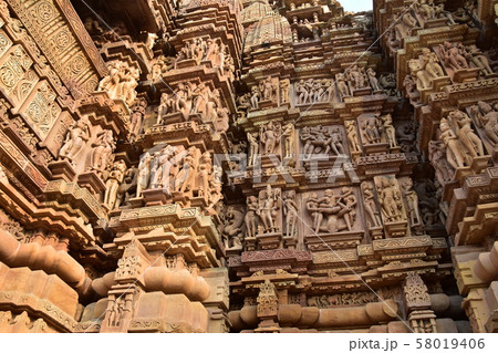 インドのカジュラーホー 世界遺産のカジュラーホー寺院 美しい彫刻の建築物 インドのカジュラーホー 世界遺産のカジュラーホー寺院 美しい彫刻の建築物 58019406