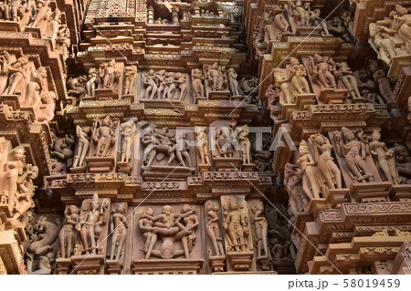 インドのカジュラーホー 世界遺産のカジュラーホー寺院 美しい彫刻の建築物 インドのカジュラーホー 世界遺産のカジュラーホー寺院 美しい彫刻の建築物 58019459