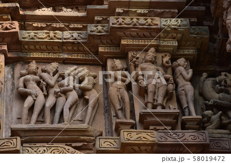 インドのカジュラーホー 世界遺産のカジュラーホー寺院 美しい彫刻の建築物 インドのカジュラーホー 世界遺産のカジュラーホー寺院 美しい彫刻の建築物 58019472