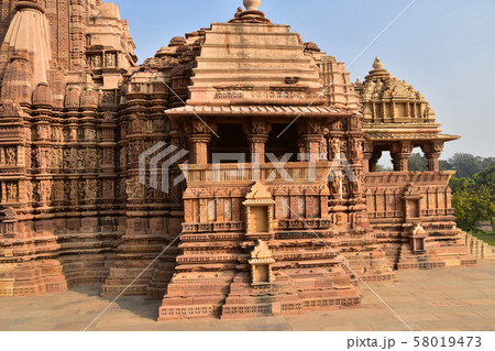 インドのカジュラーホー 世界遺産のカジュラーホー寺院 美しい彫刻の建築物 インドのカジュラーホー 世界遺産のカジュラーホー寺院 美しい彫刻の建築物 58019473