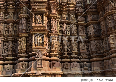 インドのカジュラーホー 世界遺産のカジュラーホー寺院 美しい彫刻の建築物 インドのカジュラーホー 世界遺産のカジュラーホー寺院 美しい彫刻の建築物 58019488