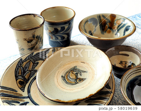 沖縄のやちむん　焼物の器 58019639