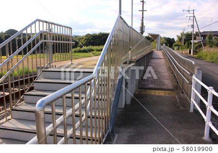 烏山線小塙駅のホームへのスロープ 烏山線小塙駅のホームへのスロープ 58019900