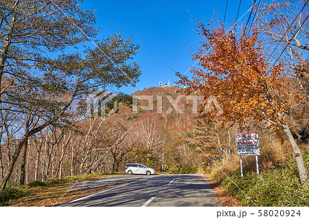 秋の赤城山 大胡赤城線(県道16号)を小沼付近から八丁峠に向かう 58020924