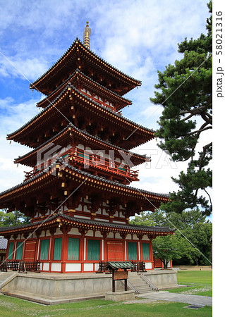 奈良の薬師寺西塔(三重塔) 奈良の薬師寺西塔(三重塔) 58021316