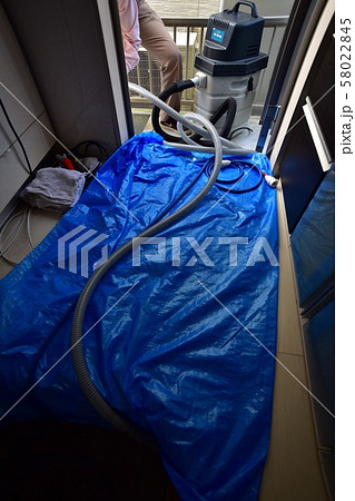 西日本豪雨 床下浸水後の水抜き作業 業者 58022845