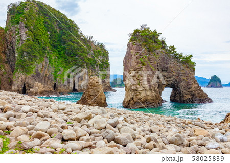 伊豆半島浮島海岸の奇岩 静岡県賀茂郡西伊豆町にての写真素材