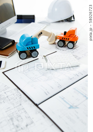建築　不動産　設計　オフィス　建設　会議 58026723
