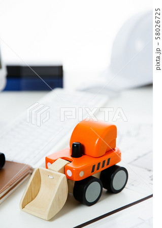 建築　不動産　設計　オフィス　建設　会議 58026725