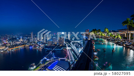 マリーナベイサンズホテルのプールと夜景 58027095