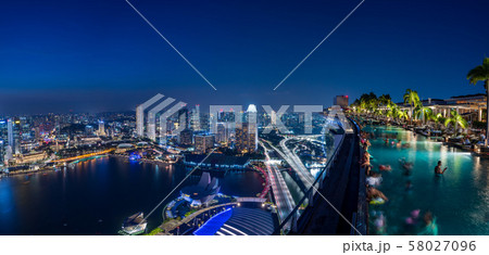 マリーナベイサンズホテルのプールと夜景 58027096
