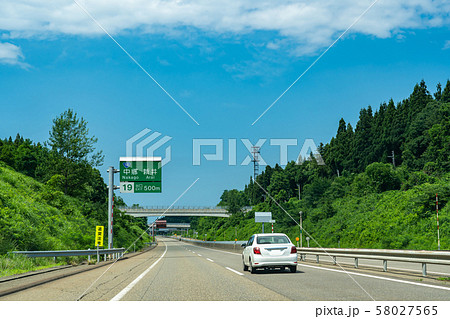 新潟県　上信越自動車道　中郷新井インターチェンジの出口 58027565