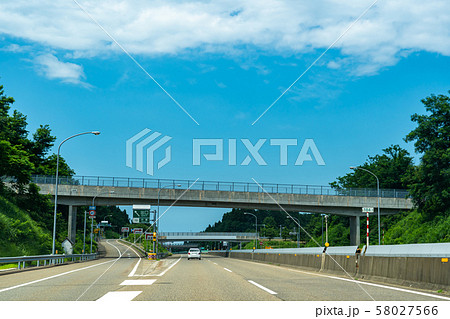 新潟県　上信越自動車道　中郷インターチェンジの出口 58027566