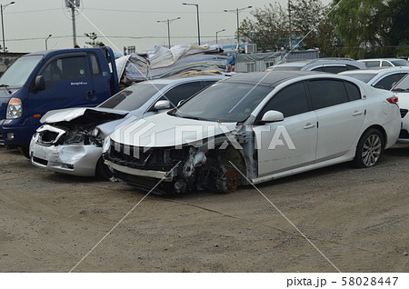 韓国、仁川、中古車販売ディーラーのポンコツ車 韓国、仁川、中古車販売ディーラーのポンコツ車 58028447