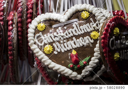 Munich traditional gingerbread at the Christmas market. 58028890