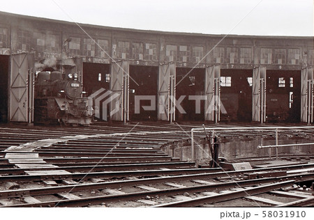 昭和44年　小樽築港機関区のC12　北海道小樽 58031910