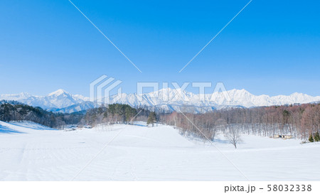 冬の中山高原 (北アルプスを望む) 冬の中山高原 (北アルプスを望む) 58032338