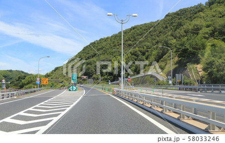 瀬戸内しまなみ海道上り線、因島南インター出口 瀬戸内しまなみ海道上り線、因島南インター出口 58033246