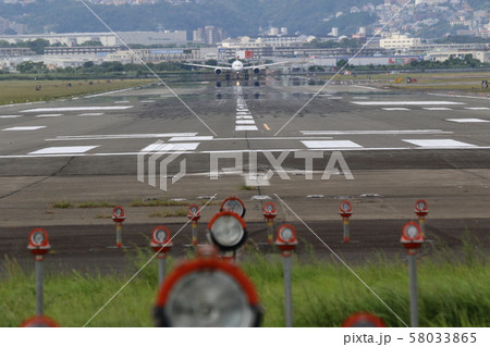 伊丹空港滑走路 58033865