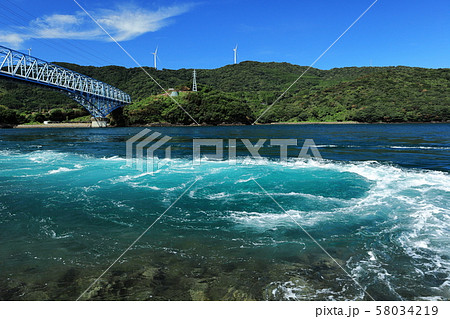 日本三大急潮の一つ！　黒之瀬戸の渦潮と黒之瀬戸大橋 58034219