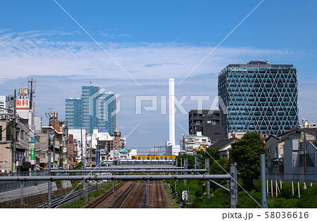 日本の東京都市景観 目白駅前の風景を望む(駅を出てすぐ正面・池袋方向)。右はダイヤゲート池袋 日本の東京都市景観 目白駅前の風景を望む(駅を出てすぐ正面・池袋方向)。右はダイヤゲート池袋 58036616