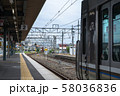 長浜駅から出発する北陸本線普通列車 58036836
