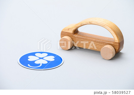 自動車・運転イメージ／身体障害者標識 58039527